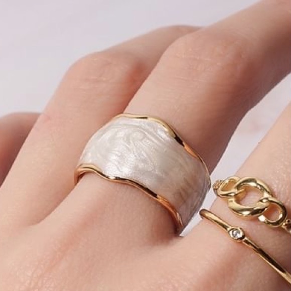 Jewelry - White wide enamel ring
